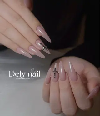 ロング Dely Nailのネイルデザイン