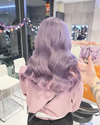 ミディアム カラー ヘアアレンジ TAKUMAブリーチ /切りっぱなし🪽のヘアスタイル