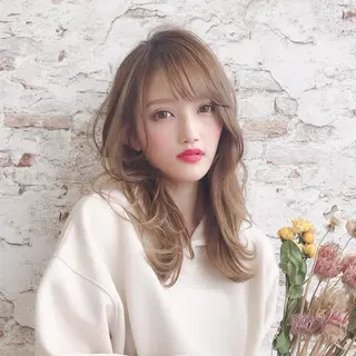 セミロング カラー ヤナ マネージャーのヘアスタイル