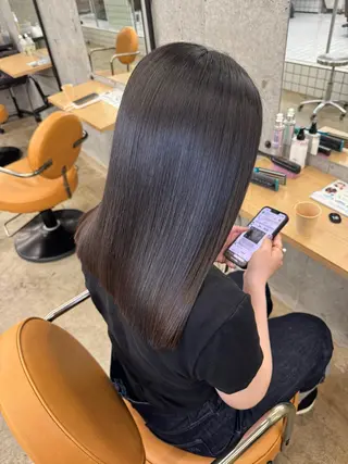セミロング 縮毛矯正×髪質改善× 艶髪カラー 吉原和磨のヘアスタイル