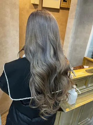 カラー ✨レイヤー/柔らかベ ージュ青山✨のヘアスタイル