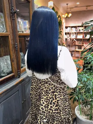 カラー MI KUのヘアスタイル