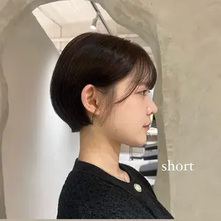 ショート 切りっぱなしボブ/ 艶カラー/綾莉のヘアスタイル