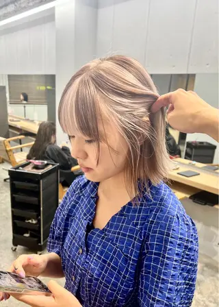 ショート カラー ブリーチ毛の縮毛矯正 ハイトーン/岡本智樹のヘアスタイル