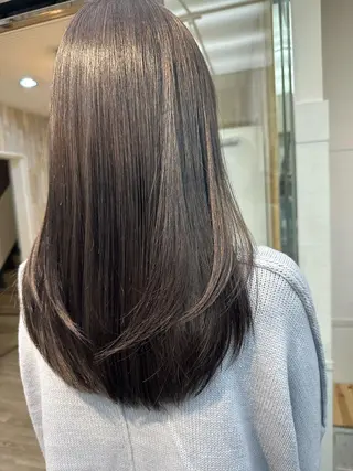 ロング KEIGO/ ベージュカラーのヘアスタイル