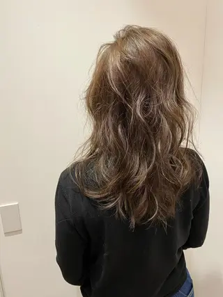 ロング カラー ヘアアレンジ 福壽 優奈のヘアスタイル