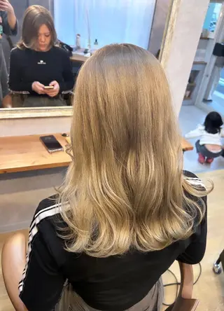 セミロング カラー ❣️ハイトーン❣️ BLUE&Co.のヘアスタイル
