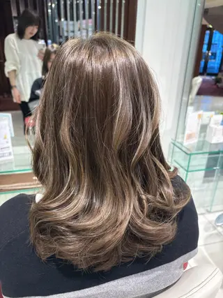 カラー ヨウコ YOKOのヘアスタイル