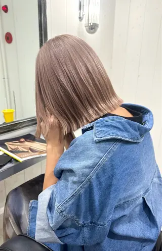 カラー 🩵HOLLY🩵 ブリーチ🩵カレンのヘアスタイル