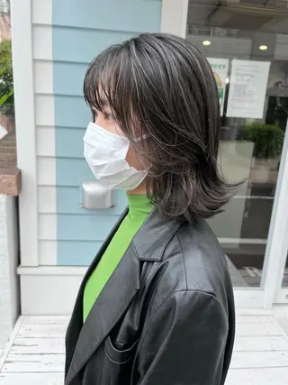 ミディアム カラー 鷺谷 玲奈のヘアスタイル