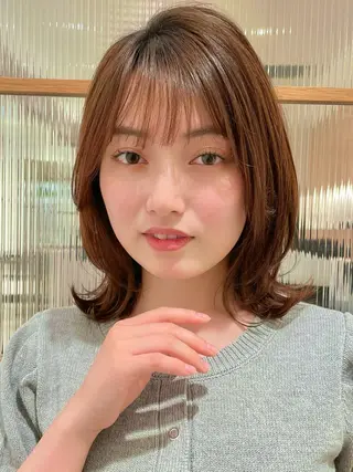 ミディアム 米澤 由衣のヘアスタイル