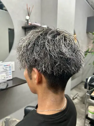 ショート カラー パーマ メンズ ゲーマー美容師 KENTOのヘアスタイル
