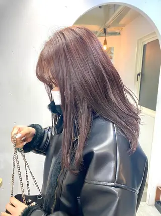 ロング カラー ミルクティーベージュ outaのヘアスタイル