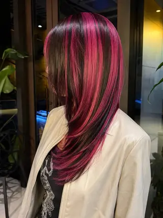 セミロング カラー レイヤー×ハイトーン ×デザイン 啓太のヘアスタイル