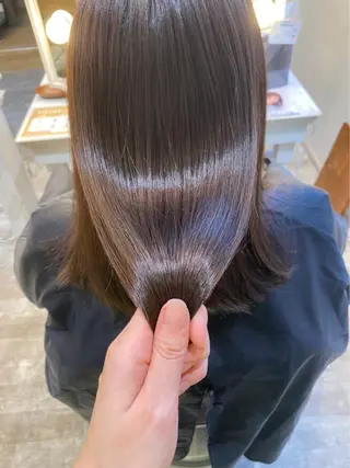 セミロング ミユ🎀長さ出し 🎨デザインカラーのヘアスタイル