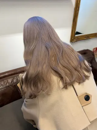 ロング カラー ミルクティー× グレージュMOMOのヘアスタイル