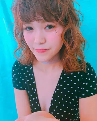 ミディアム カラー パーマ 小田 莉加子のヘアスタイル