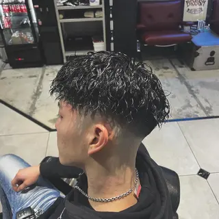 ミディアム パーマ メンズ &CREW スタッフのヘアスタイル