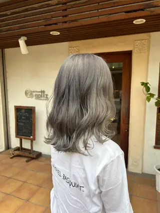 ミディアム カラー putri 川邉 優花のヘアスタイル