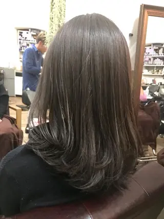 ミディアム カラー ヘアアレンジ 白髪ぼかしハイライト バレイヤージュヤマトのヘアスタイル