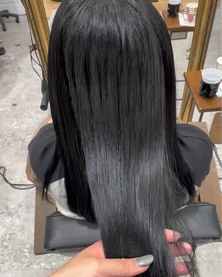 セミロング 透明感イルミナカラー ／寒色/MOMOKAのヘアスタイル