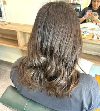 ミディアム 安谷屋 こはるのヘアスタイル