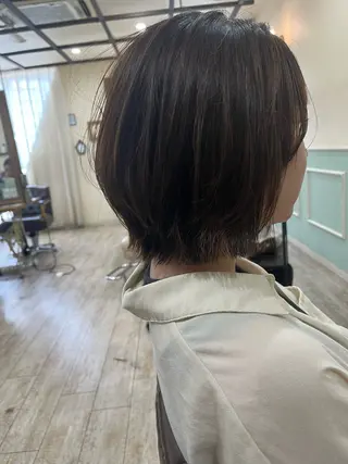 ショート カラー パーマ ショートボブモデル縮 毛艶髪津田パーマのヘアスタイル