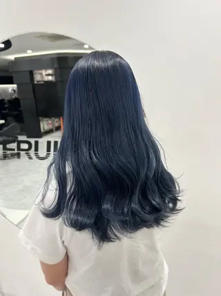 カラー 🤍ハイトーン寒色 🤍MADOKAのヘアスタイル