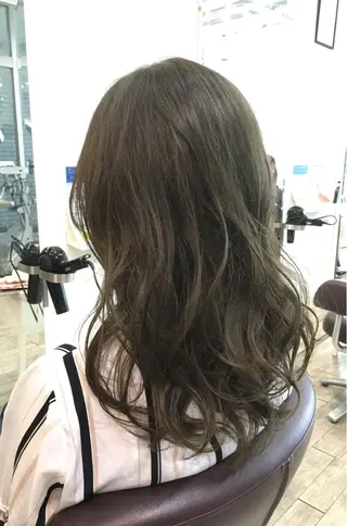 セミロング カラー 中村 よしひでのヘアスタイル
