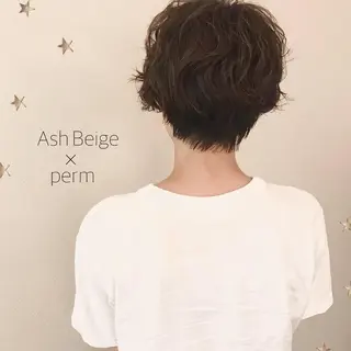 ショート カラー パーマ 市川 千夏のヘアスタイル