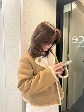 ミディアム 山内 都弥のヘアスタイル