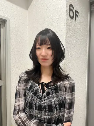 セミロング 塩川ももこ/ 自然な縮毛矯正のヘアスタイル