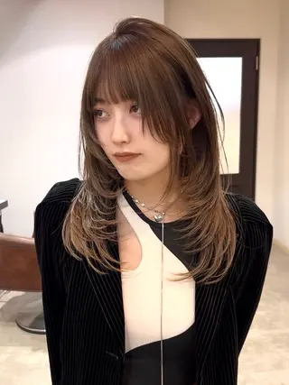 セミロング 山本 梨華のヘアスタイル