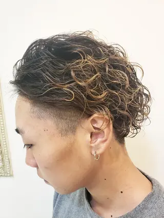 ミディアム メンズ パーマ カラー 特殊パーマ 片山恭兵のヘアスタイル