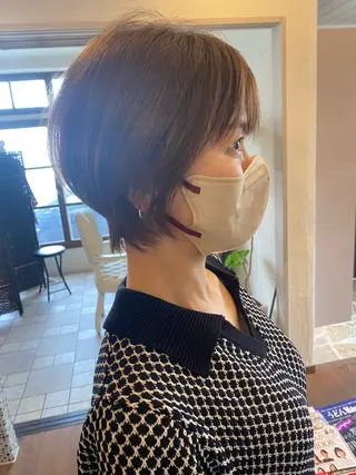 ショート カラー 井上 歩美のヘアスタイル