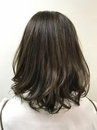 セミロング カラー 吉森 満俊のヘアスタイル