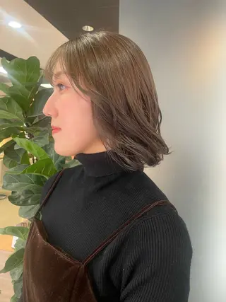 ショート カラー ハイトーン/レイヤー 似合わせ・ユキノのヘアスタイル