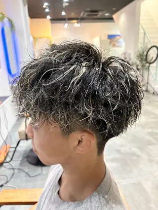 メンズ カラー パーマ 大前 真のヘアスタイル