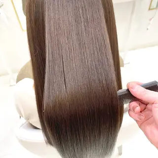 ロング ALUX所属・榎戸 桃香のヘアスタイル