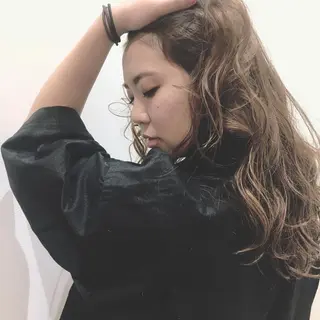 ロング カラー パーマ ヘアアレンジ ミドウチ アヤカのヘアスタイル