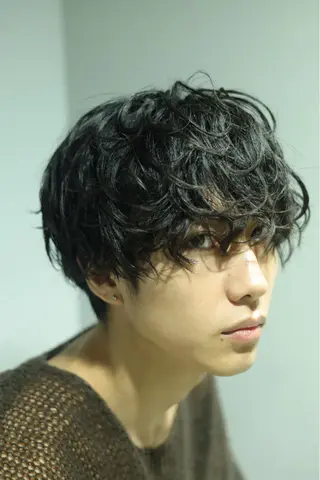 ミディアム パーマ メンズ ナチュラルカラー ブリーチなし　あんりのヘアスタイル