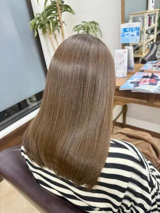 ミディアム 額田 汐莉のヘアスタイル