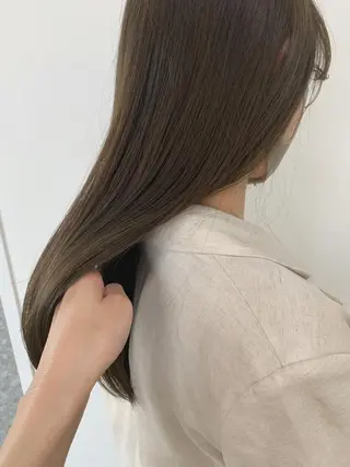 ロング カラー 山下 千明のヘアスタイル