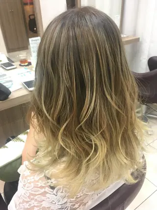 セミロング カラー 小島 仁美のヘアスタイル