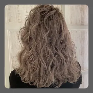 セミロング 白髪ぼかしハイライト 🥇店長JUKIYAのヘアスタイル