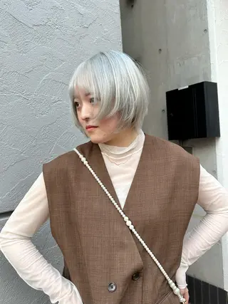 ショート カラー パーマ ヘアアレンジ メンズ キッズ ネイル マツエク・マツパ アイブロウ 切りっぱなしヘアボブ ミディアムヘアRYOのヘアスタイル