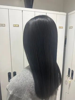 セミロング レイヤー 艶々カラーのヘアスタイル