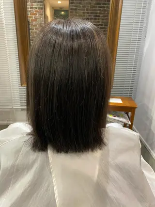 ミディアム カラー 沖田 舞衣のヘアスタイル