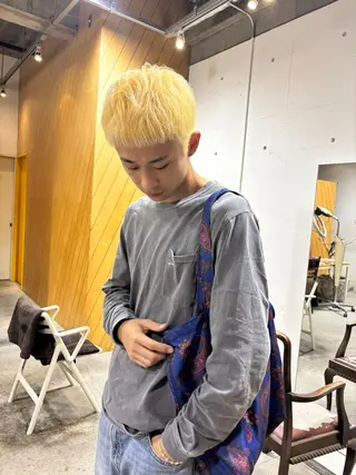 カラー メンズ 岡田 祐樹のヘアスタイル