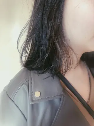 ミディアム カラー 吉川 愛美李のヘアスタイル